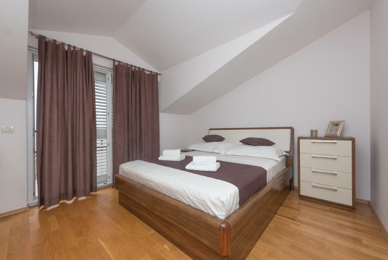 Apartments Naja Makarska Bagian luar foto