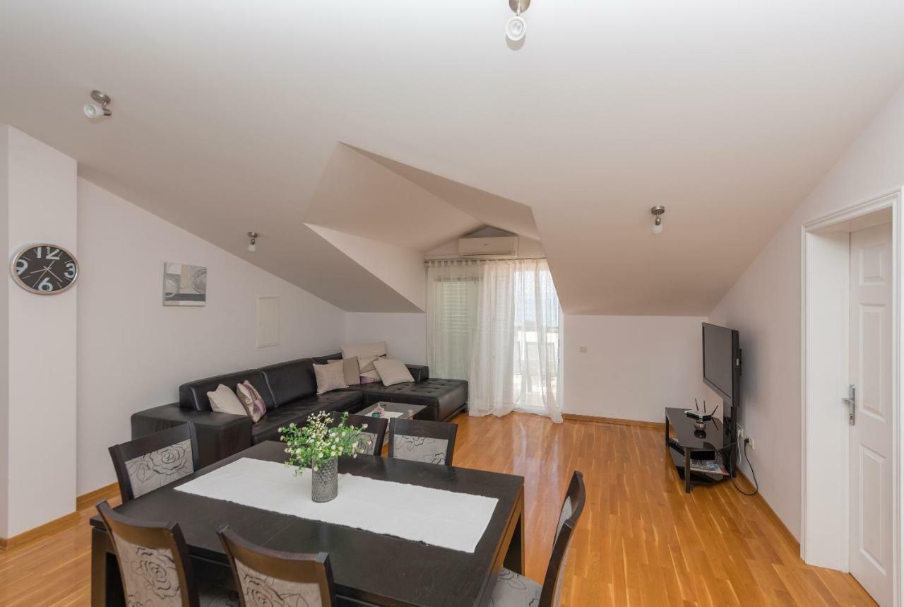 Apartments Naja Makarska Bagian luar foto