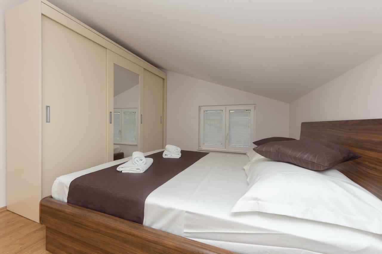 Apartments Naja Makarska Bagian luar foto