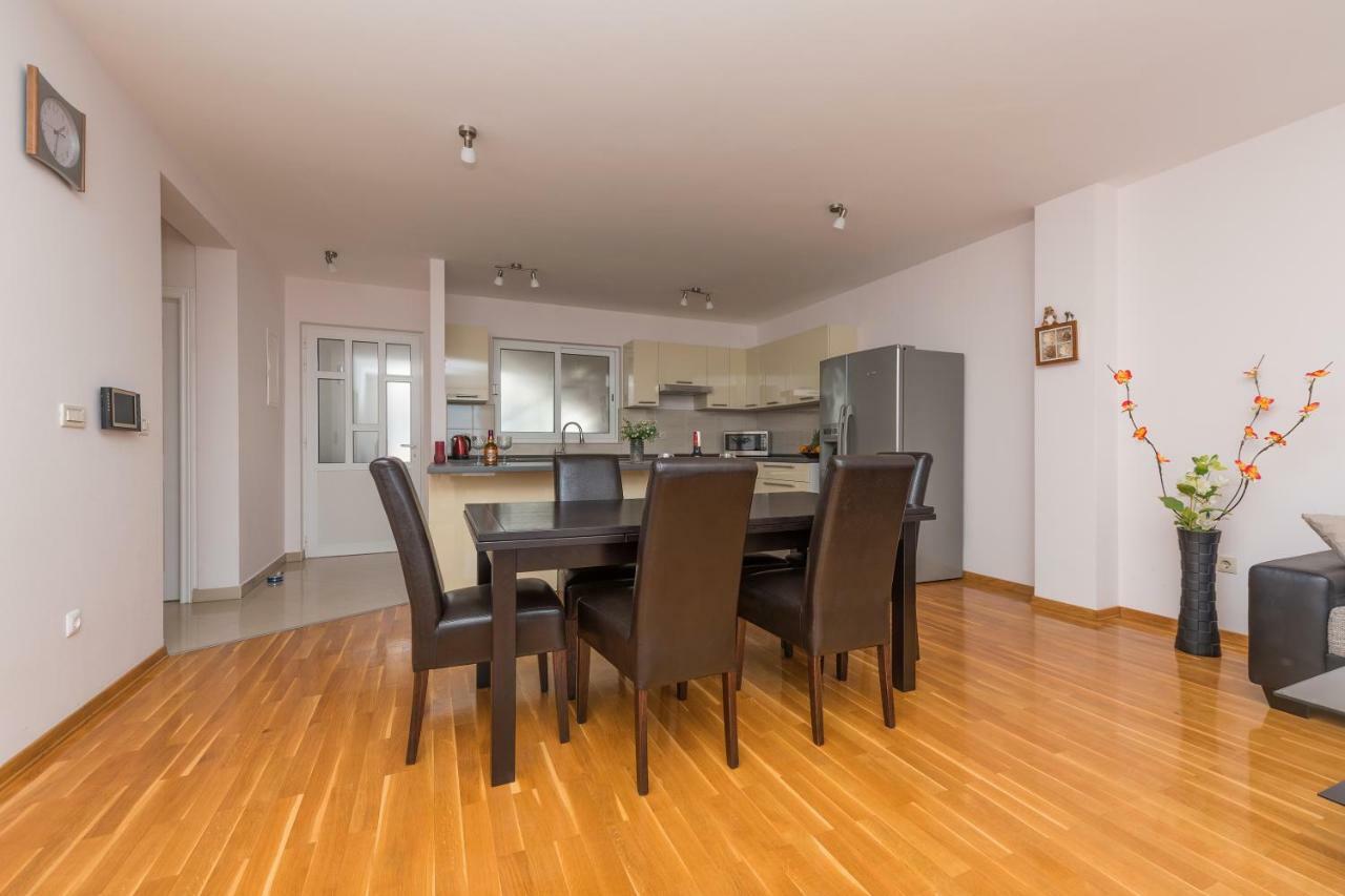 Apartments Naja Makarska Bagian luar foto