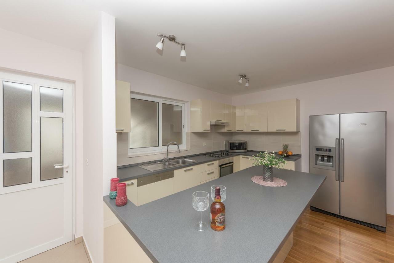 Apartments Naja Makarska Bagian luar foto