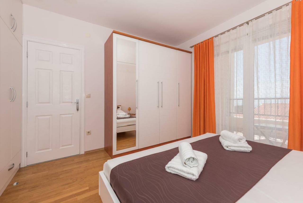 Apartments Naja Makarska Bagian luar foto