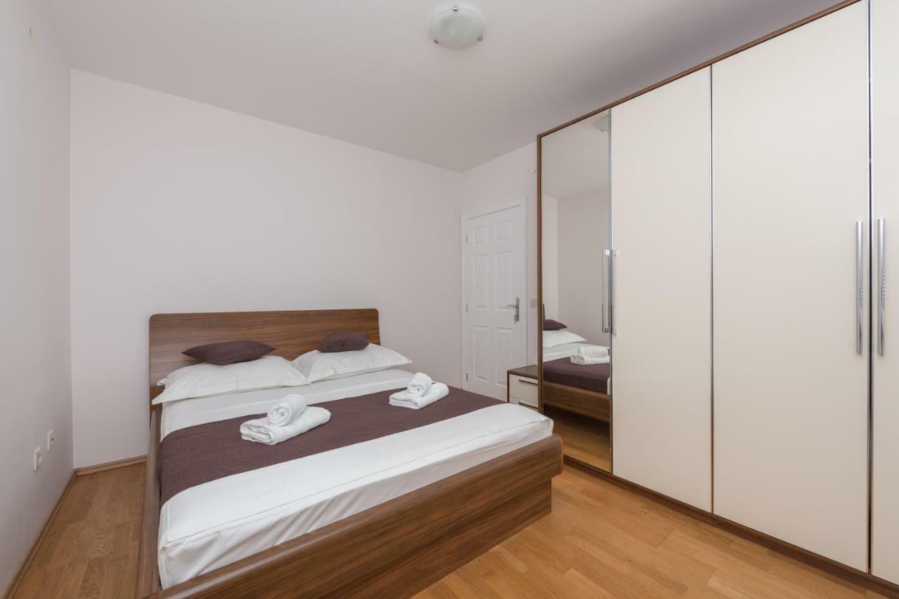 Apartments Naja Makarska Bagian luar foto