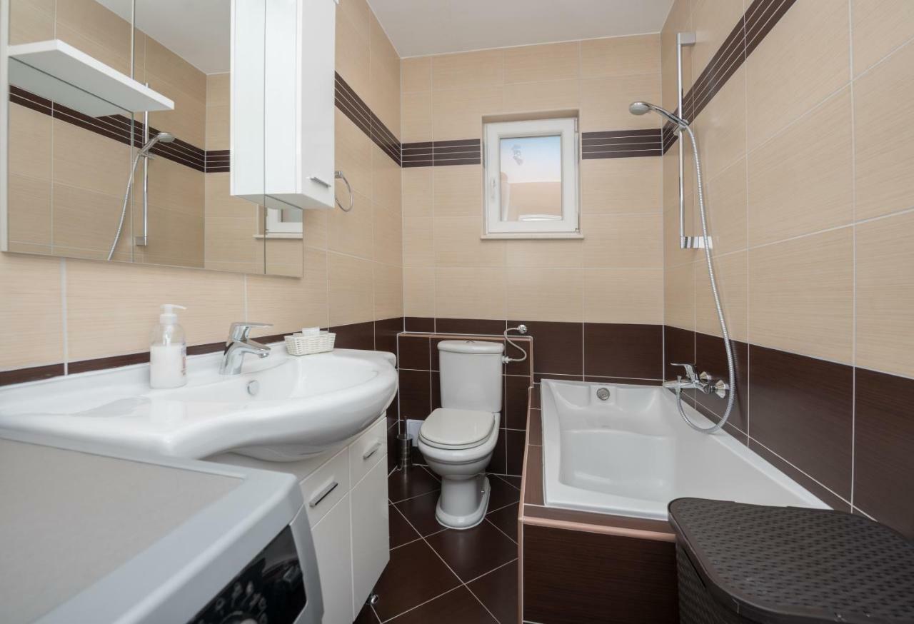 Apartments Naja Makarska Bagian luar foto
