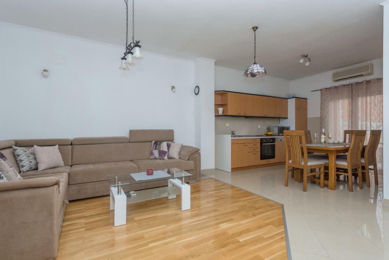 Apartments Naja Makarska Bagian luar foto