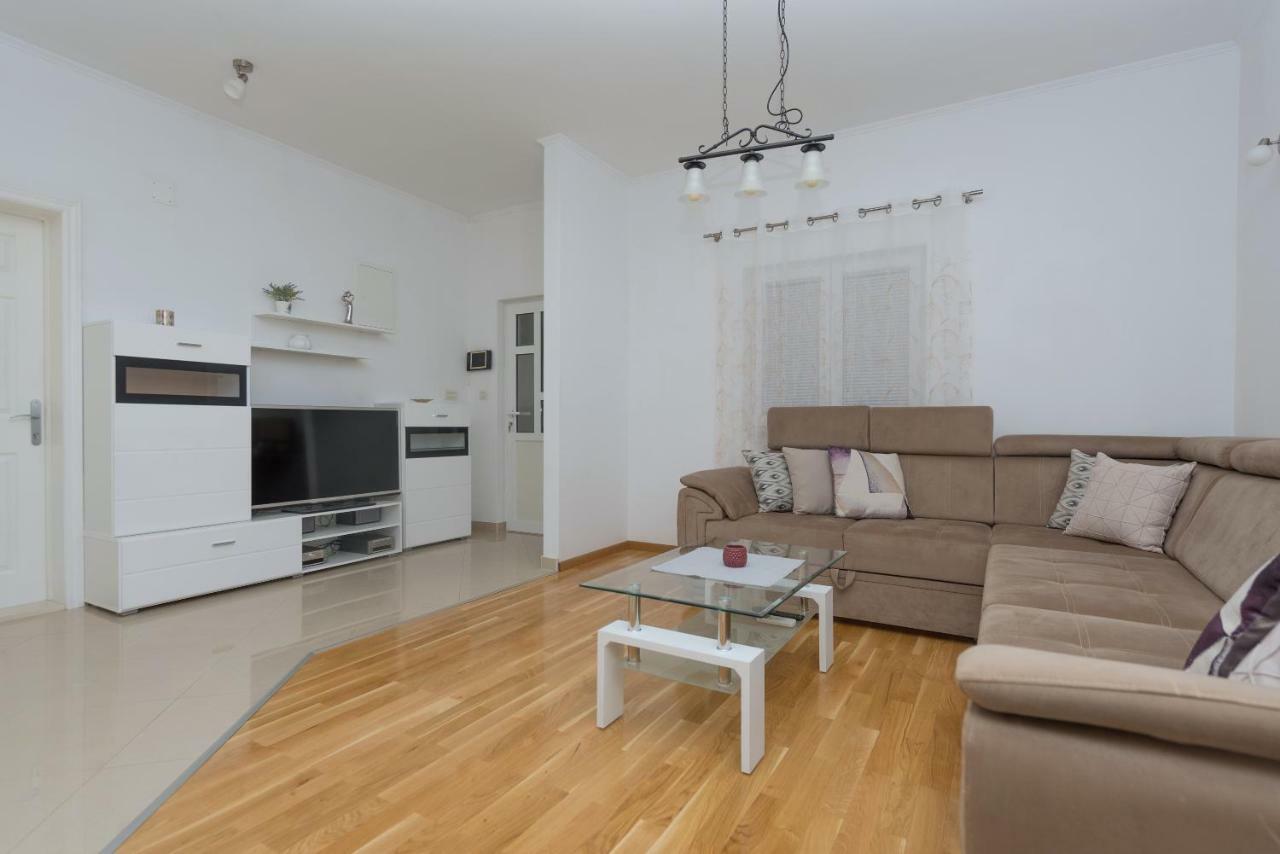Apartments Naja Makarska Bagian luar foto