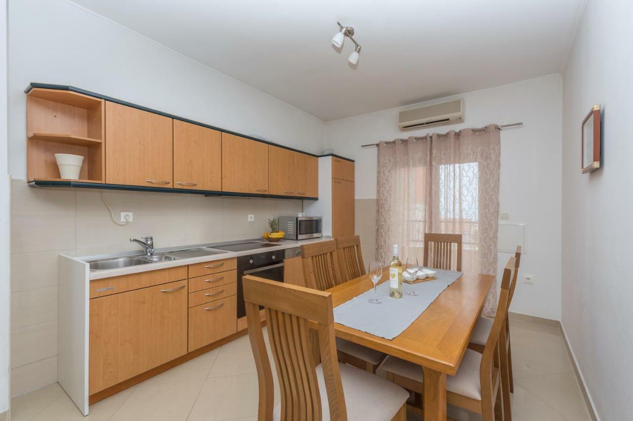 Apartments Naja Makarska Bagian luar foto