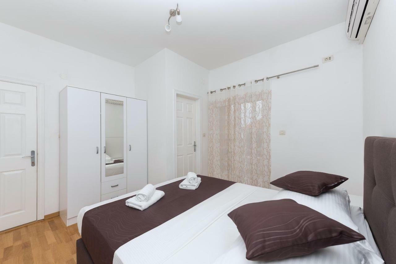 Apartments Naja Makarska Bagian luar foto