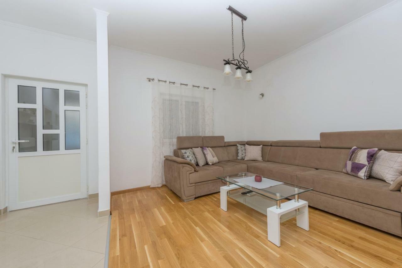 Apartments Naja Makarska Bagian luar foto