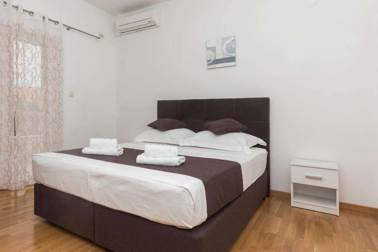 Apartments Naja Makarska Bagian luar foto