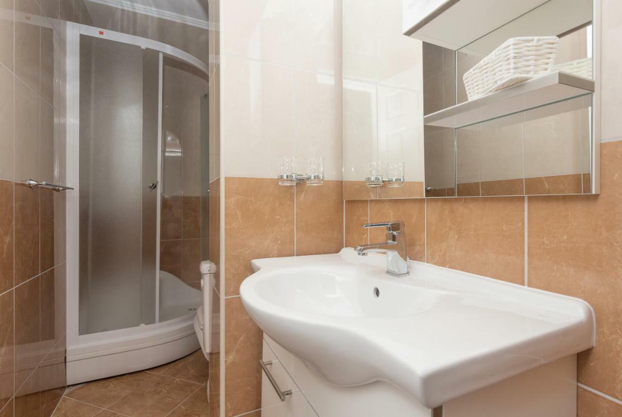 Apartments Naja Makarska Bagian luar foto